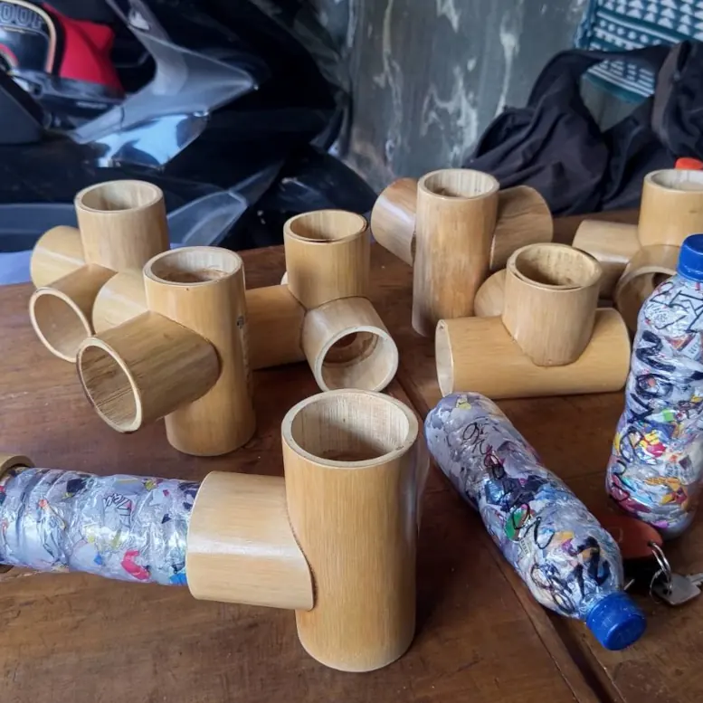 Ecojoiners and Ecobricks ready to assemble