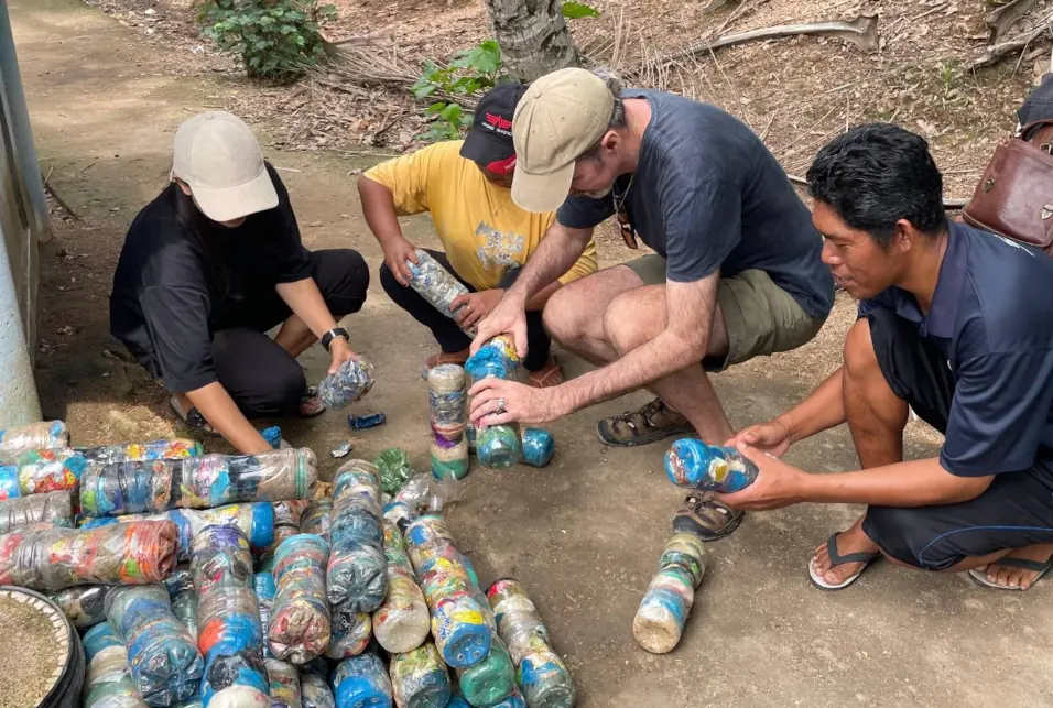 Making ocean ecobricks